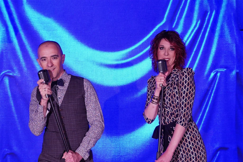 Stéphane Fauré et Ludivine Raymond, chanteurs de Post Modern Duo